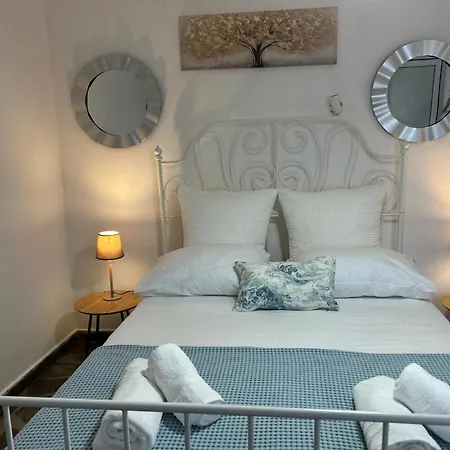 Seastone Beachfront Apartment * مولا كاليفا