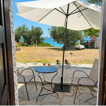 Seastone Beachfront Apartment شقة