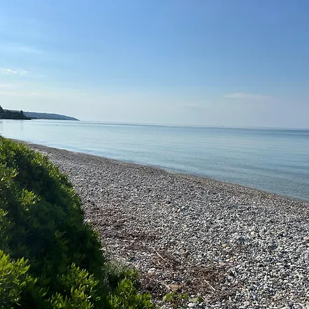 Seastone Beachfront Apartament Mola Kalyva