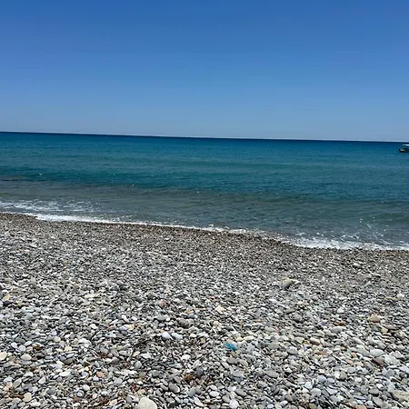 Seastone Beachfront Apartment شقة *