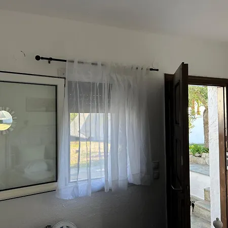 شقة Seastone Beachfront Apartment مولا كاليفا