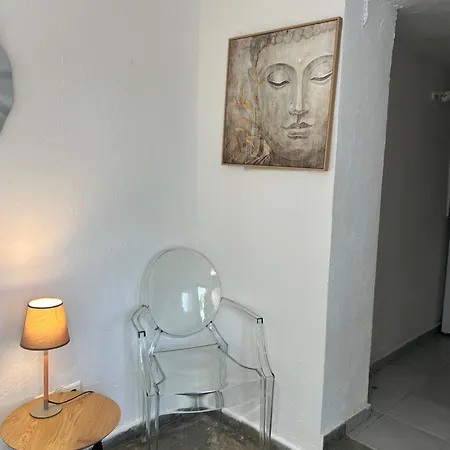 Seastone Beachfront Apartment شقة مولا كاليفا