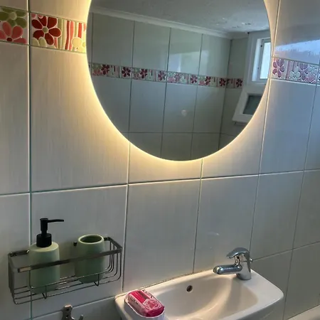 Seastone Beachfront Apartment شقة *
